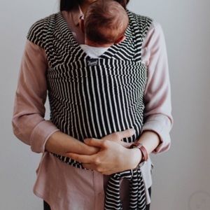 Happy Baby striped back and white wrap